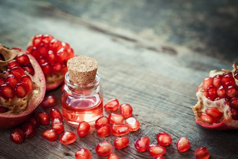 12 Benefícios maravilhosos do óleo de semente de romã