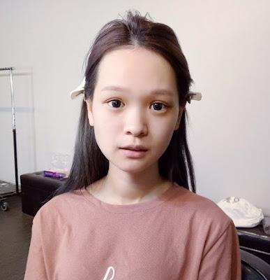 【YourHeart】萬能遮瑕棒 不論是針對局部的疤痕、胎記和刺青,或是全臉底妝、3D修容皆可使用的遮瑕棒!具高遮瑕力,又輕薄細緻的粉質,不易結塊、浮粉。簡單一筆搞定所有需要,立即擁有極緻無瑕美肌!輕鬆打造更美好的自己!