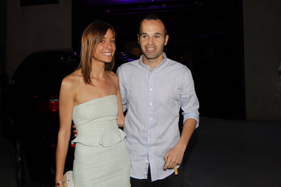 All About Sports Andres Iniesta With His Wife Ana Ortiz