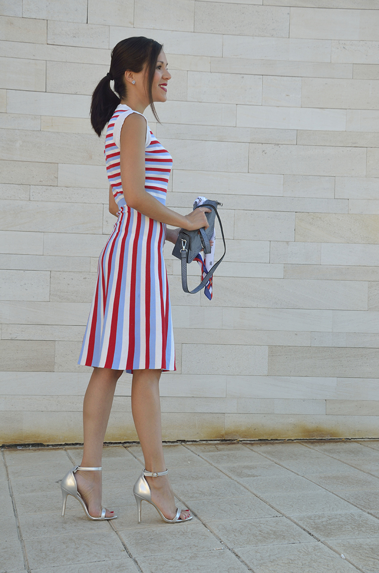 stripes_dress_summer_look_silver_sandals_scarf_trends_gallery