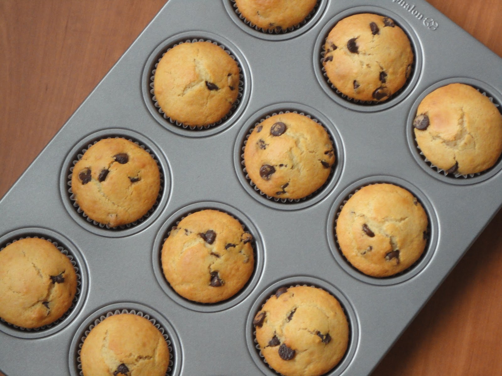 r u n s . o n . s u n d a e chocolate chip muffins