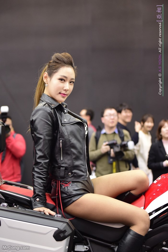 Kim Tae Hee's beauty at the Seoul Motor Show 2017 (230 photos)