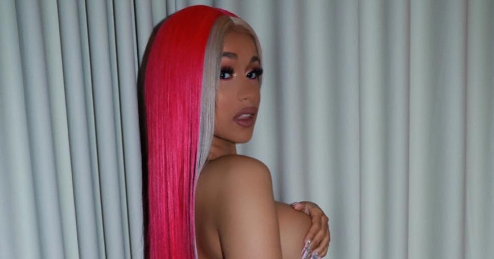 Cardi strips off for Offset! 