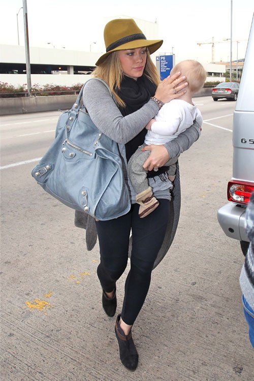 Gossip Journal: Hilary Duff at LAX airport