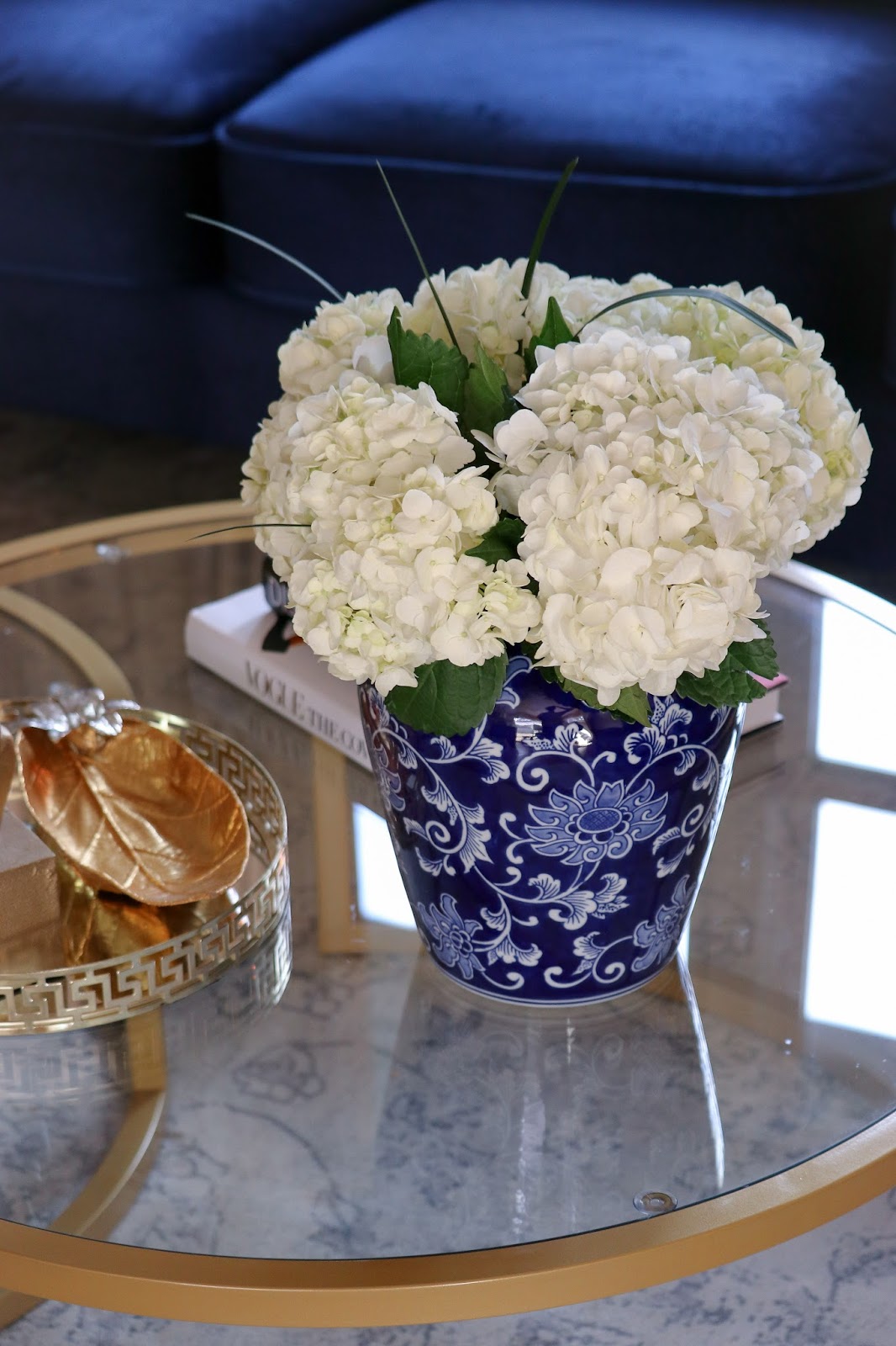 how to style your coffee table, modern living room, round coffee table, nesting coffee table, buddha statue, blue and white porcelain collection, home, interior, decor, coffe table, myriad musings how to style your coffee table, modern living room, round coffee table, nesting coffee table, buddha statue, blue and white porcelain collection, home, interior, decor, coffe table, myriad musings