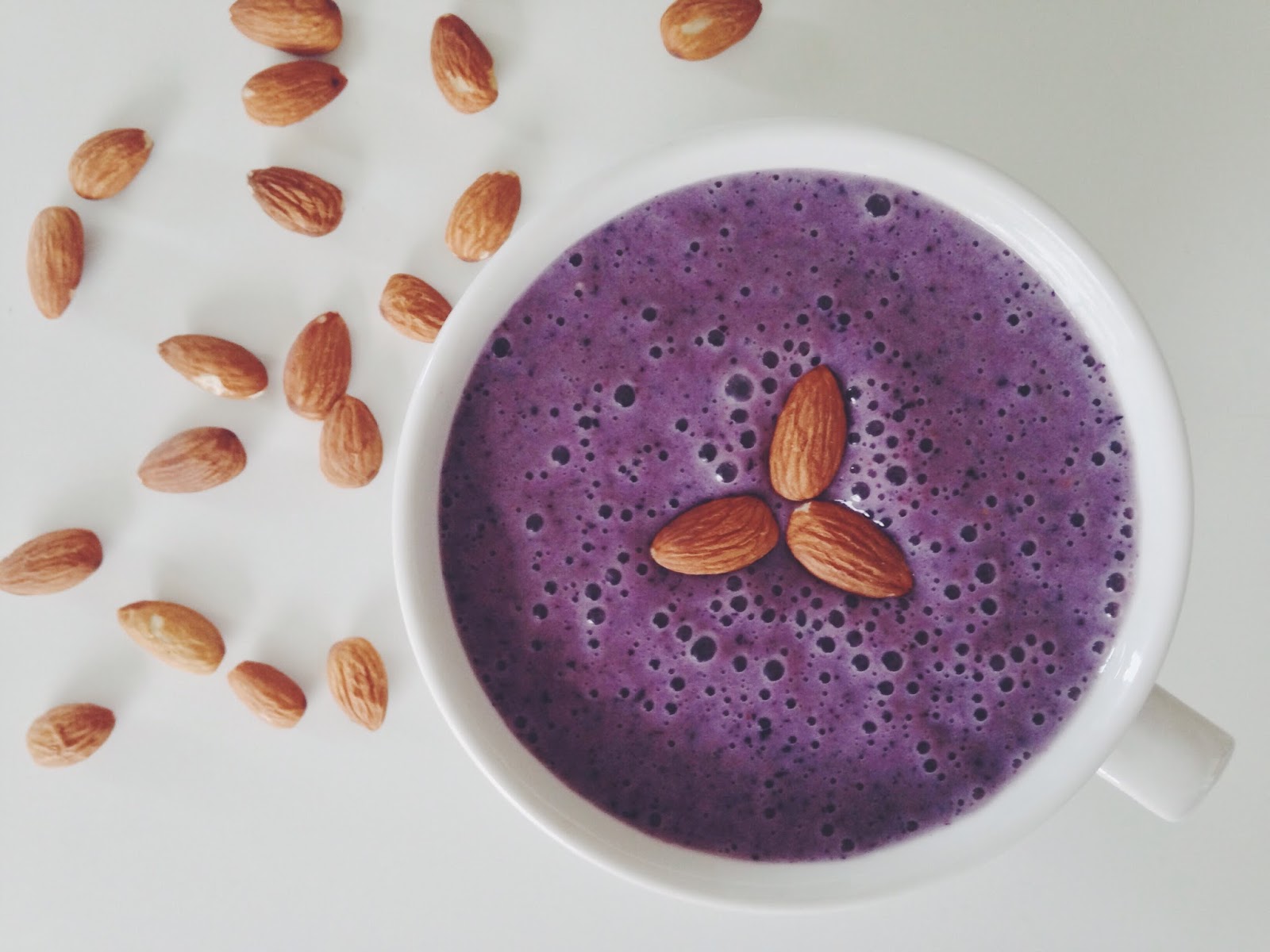 Blueberry and baobab smoothie bowl