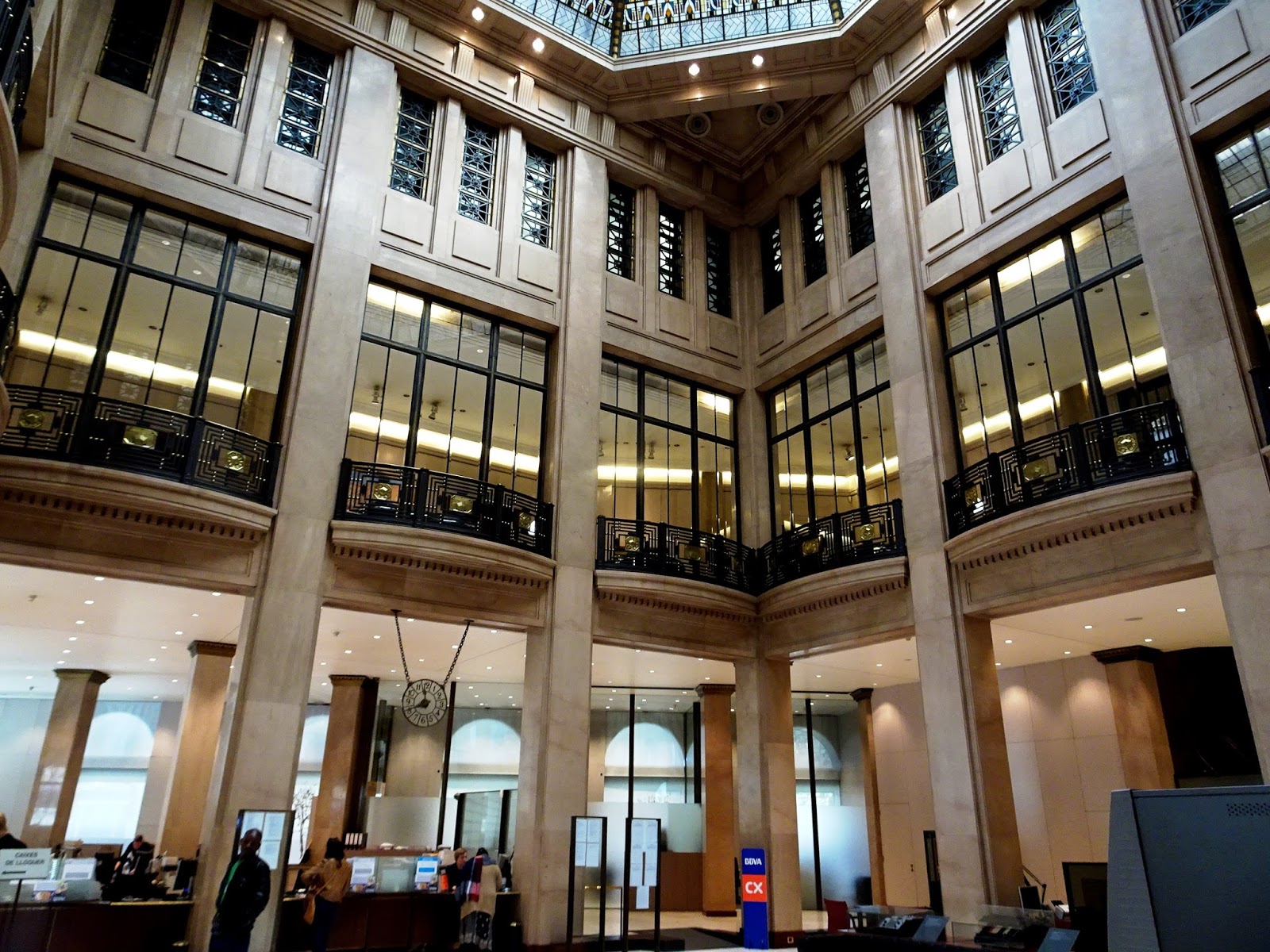 Redescubriendo Barcelona y más allá 15/02/2017 Edificio de la Caixa de