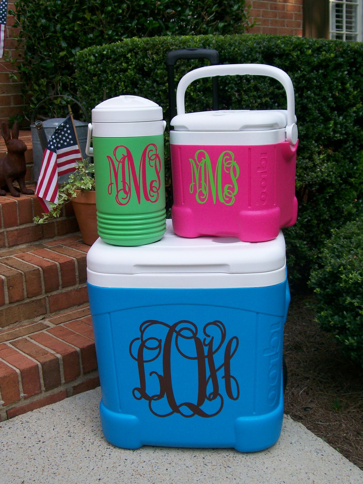 Bubbly and Bows: Make your own monogrammed item!