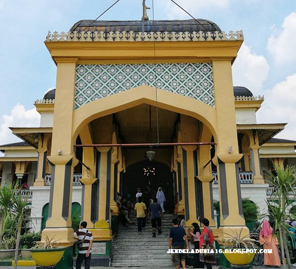 Berwisata ke Objek Wisata Situs Sejarah Istana Maimun