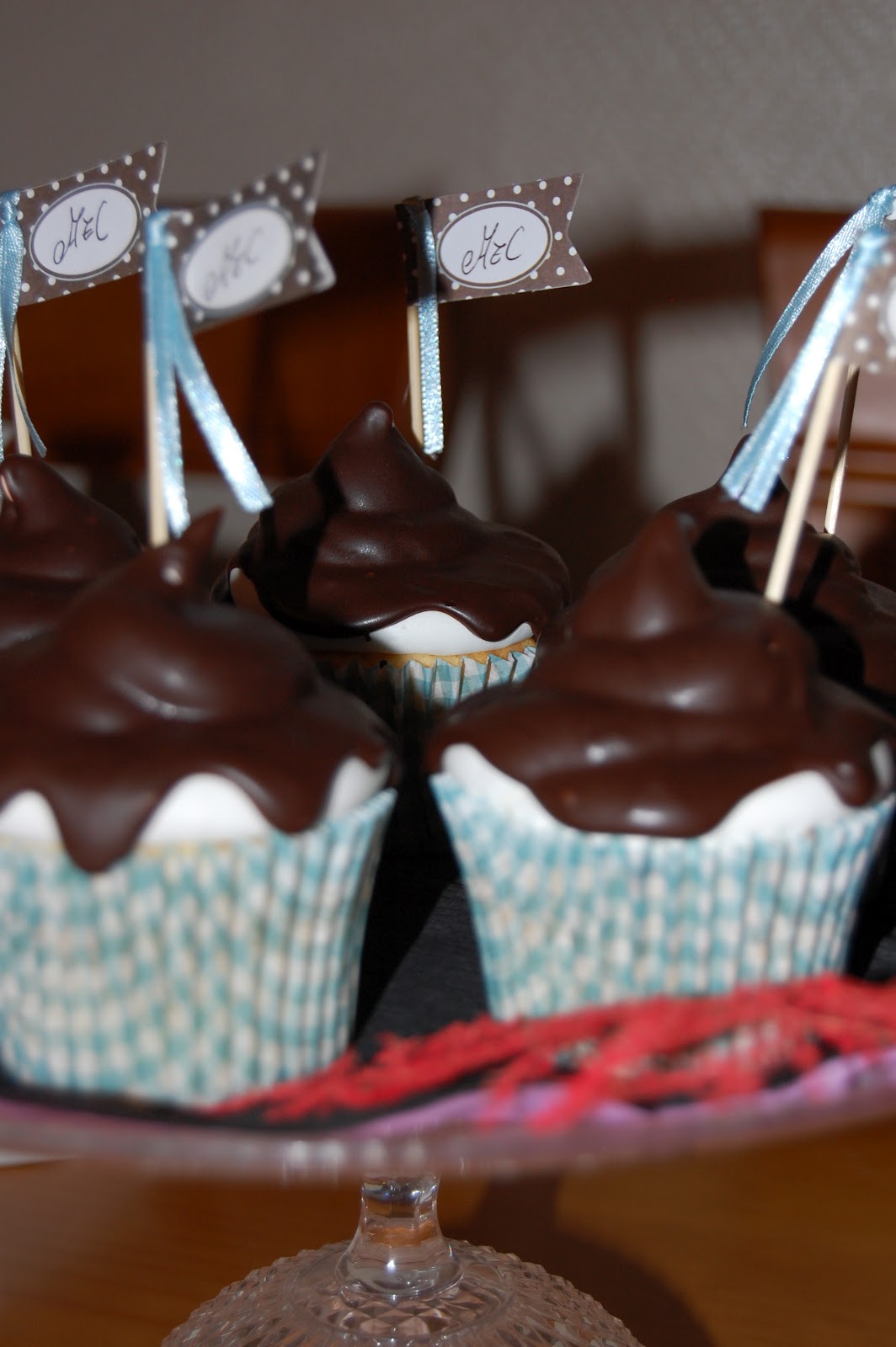 http://azucarenmicocina.blogspot.com.es/2012/09/cupcakes-de-chocolate-blanco-y-merengue.html