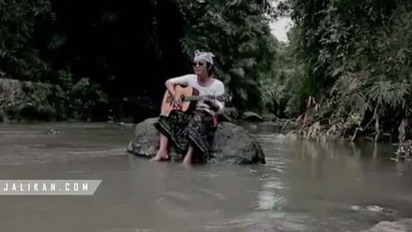 Lirik Lagu Purnama Kedasa Yan Ferry - Jalikan.com