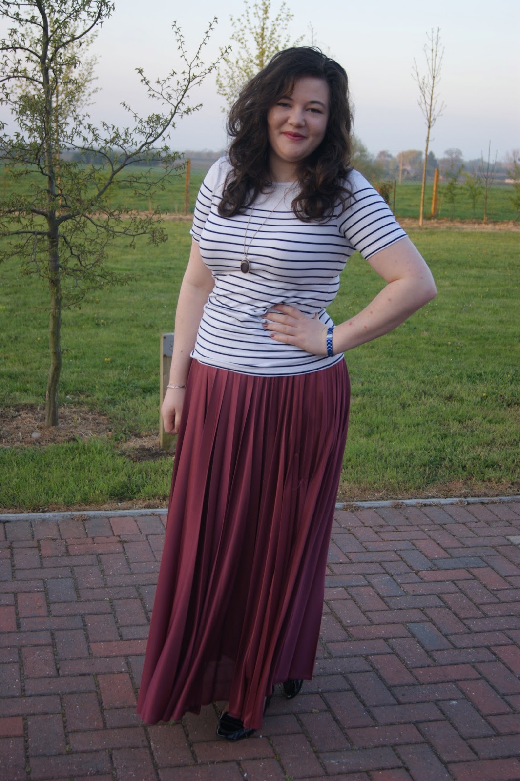 Styling a maxi skirt for work | Frills 'n' Spills