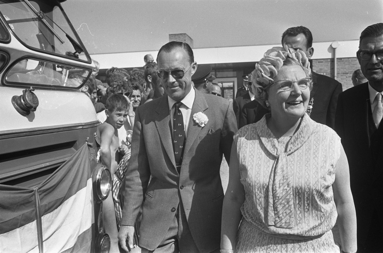 Vijftig jaar geleden brachten Koningin Juliana en Prins Bernhard een tweedaags bezoek aan enkele