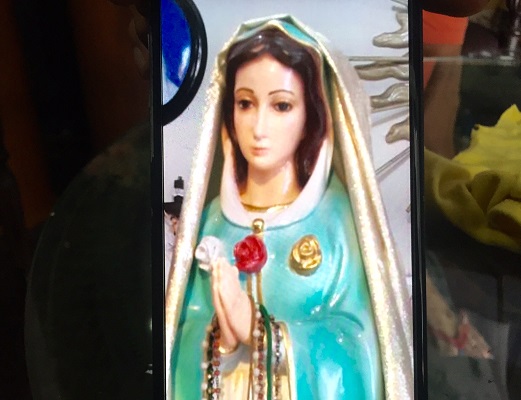 wiewW .. Ada Patung Bunda Maria Yang Keluarkan Minyak Berbau Harum? bunda%2Bmaria