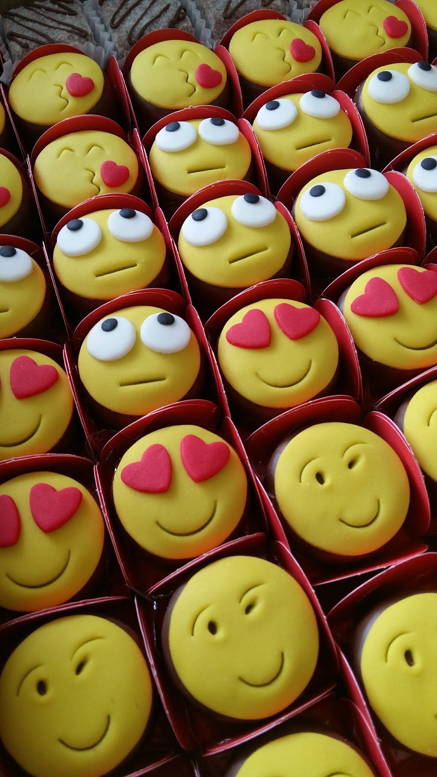 Chocolita O amor em Chocolates Emoji Doces Personalizados