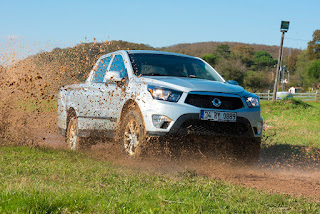 [Resim: SsangYong%2BKorando%2BSports%2B4x4%2B1.JPG]