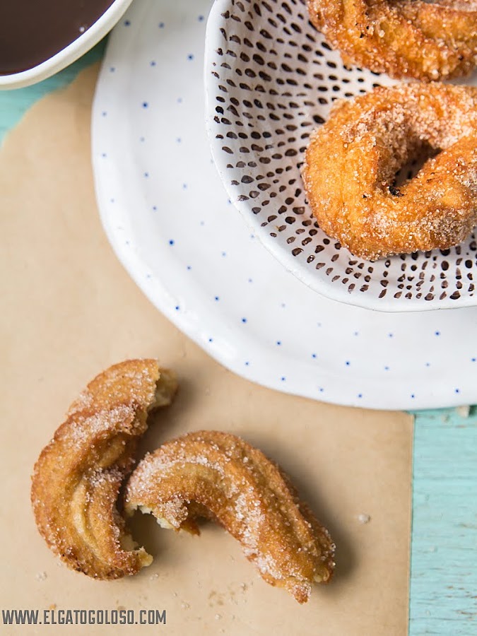 Churros esponjosos con papelón desde www.elgatogoloso.com