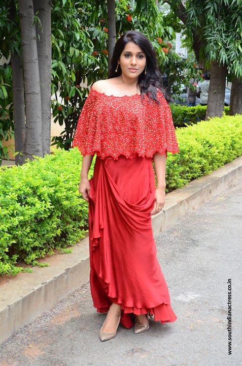 Rashmi Gautam at Next Nuvve Movie Trailer Launch