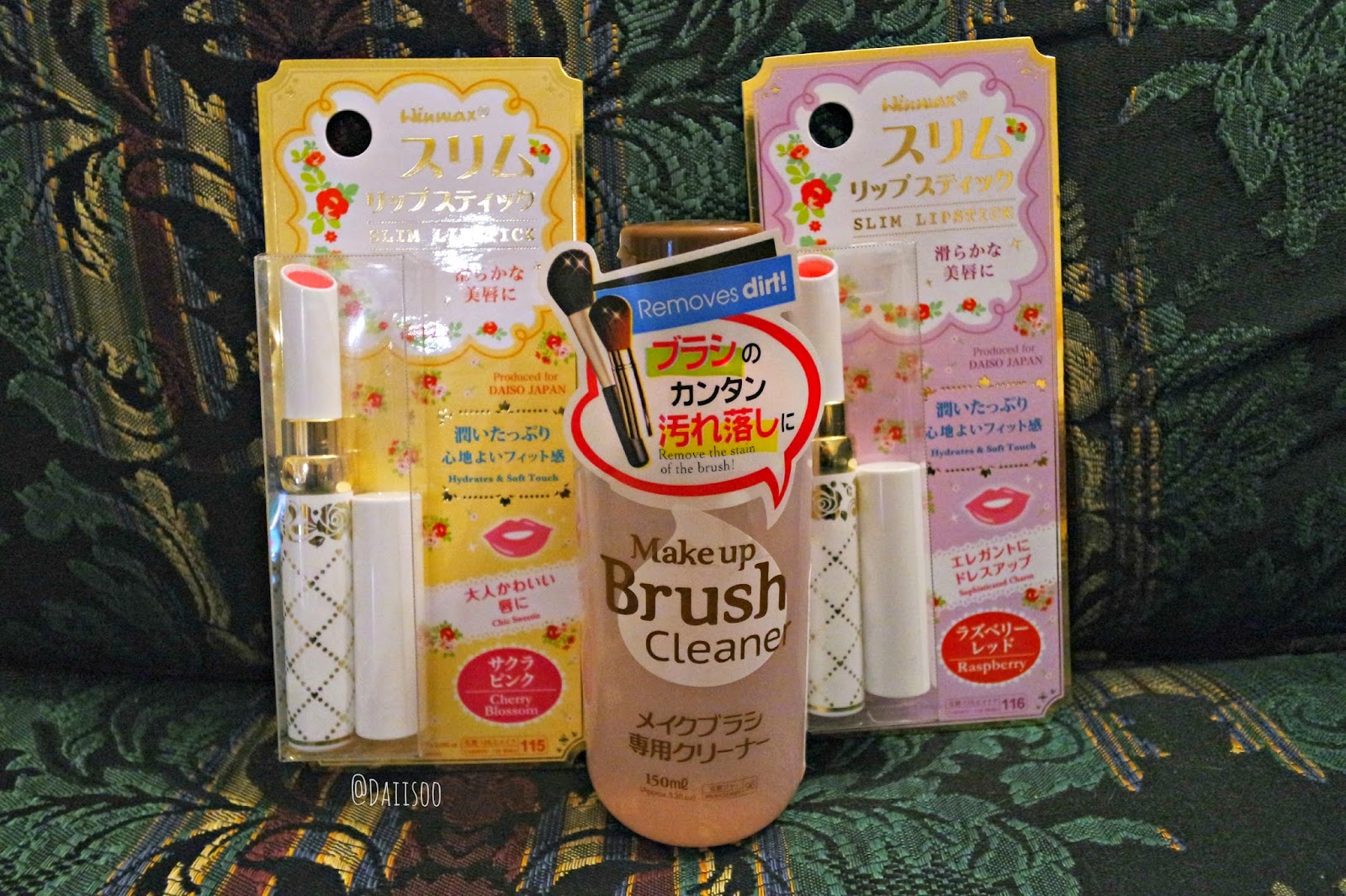 Daiisoo [Review] Daiso Makeup Brush Cleaner + Daiso Winmax Slim Lipstick