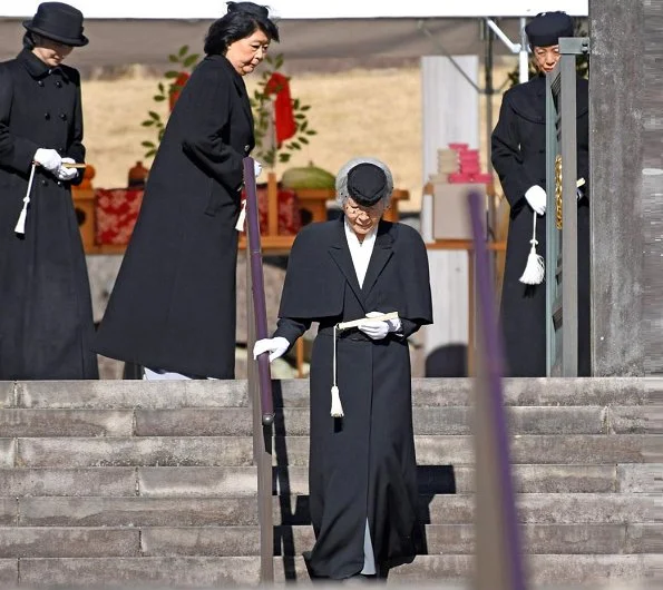 Crown Prince Naruhito, Crown Princess Masako, Emperor Akihito, Empress Michiko, Prince Akishino, Princess Kiko and Princess Hisako