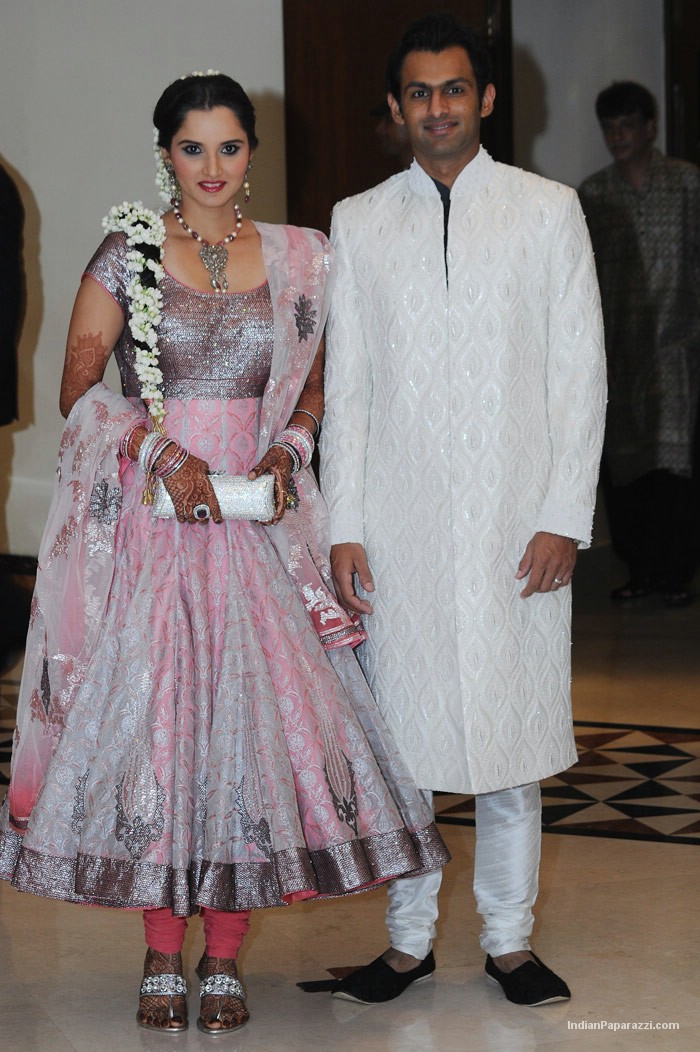 http://3.bp.blogspot.com/-AZFMaZc6R6U/URd72SKcYDI/AAAAAAAABP4/zKKNlB5AuaI/s1600/Sania+Mirza+Wedding+Pictures+W.jpg