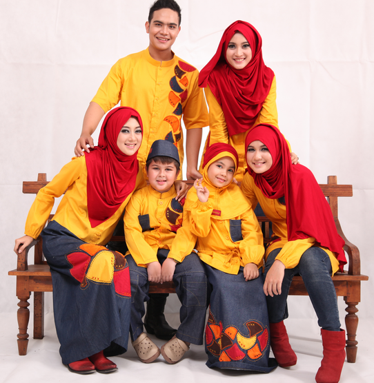 Baju muslim simple sarimbit keluarga
