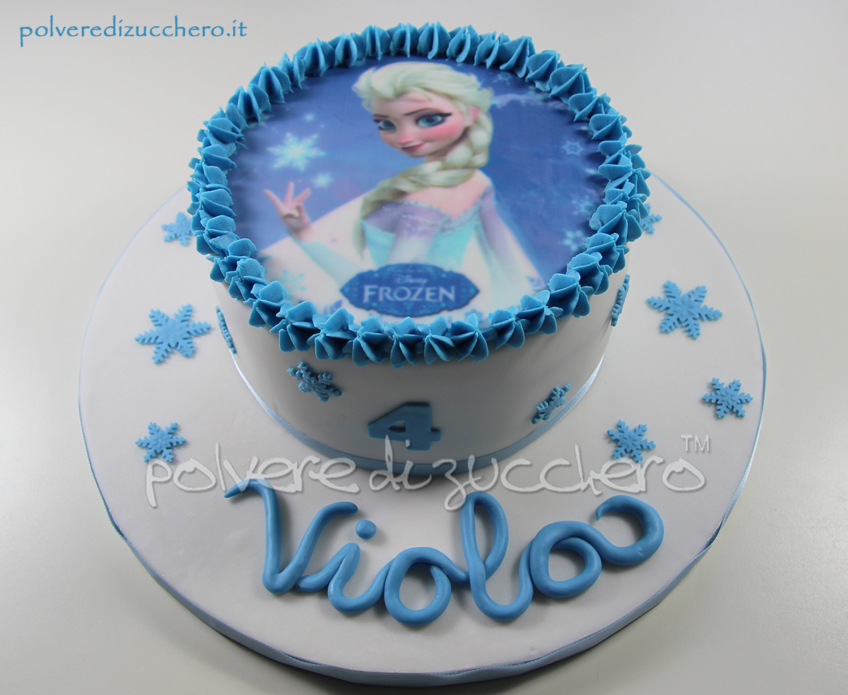 Torta Frozen in pasta di zucchero con la cialda di Elsa