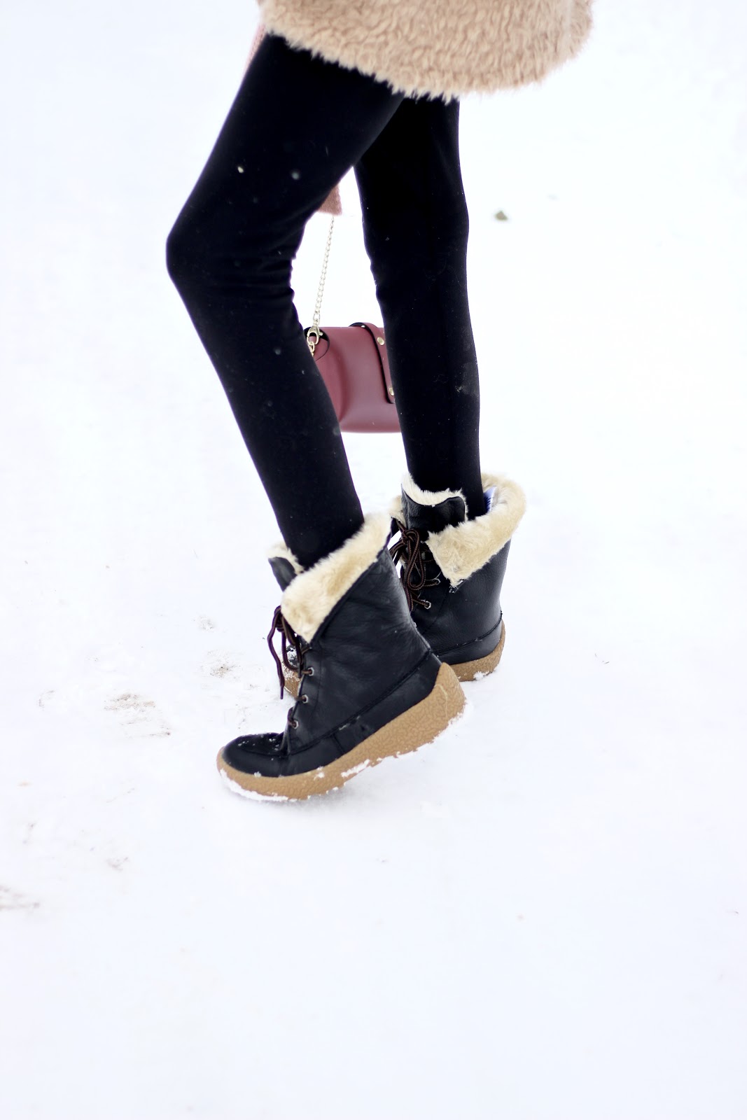 Cougar Boots Cheyenne Black, Faux Fur Shaggy Coat, Blue Lemon Paris bag, Winter style, Snowstorm, How to dress in the Winter 