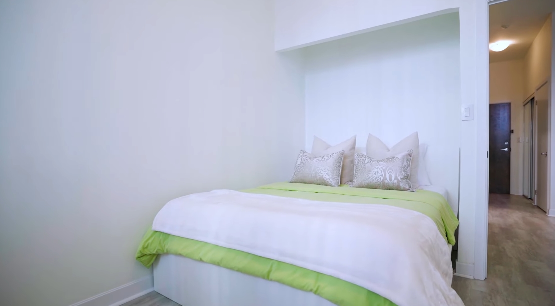 Tour 33 Bay St #211, Toronto, ON vs. 15 Interior Design Photos