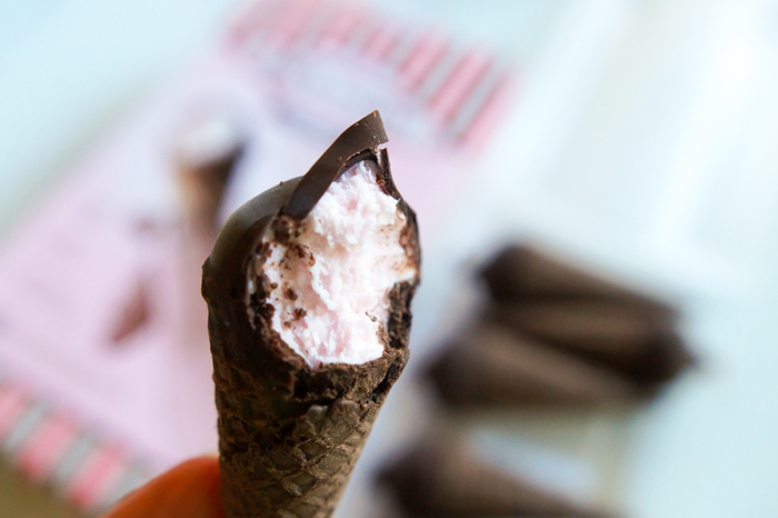 Reviews of Trader Joe's Sweets and Eats: Trader Joe's Mini Peppermint Hold the Cones #traderjoes