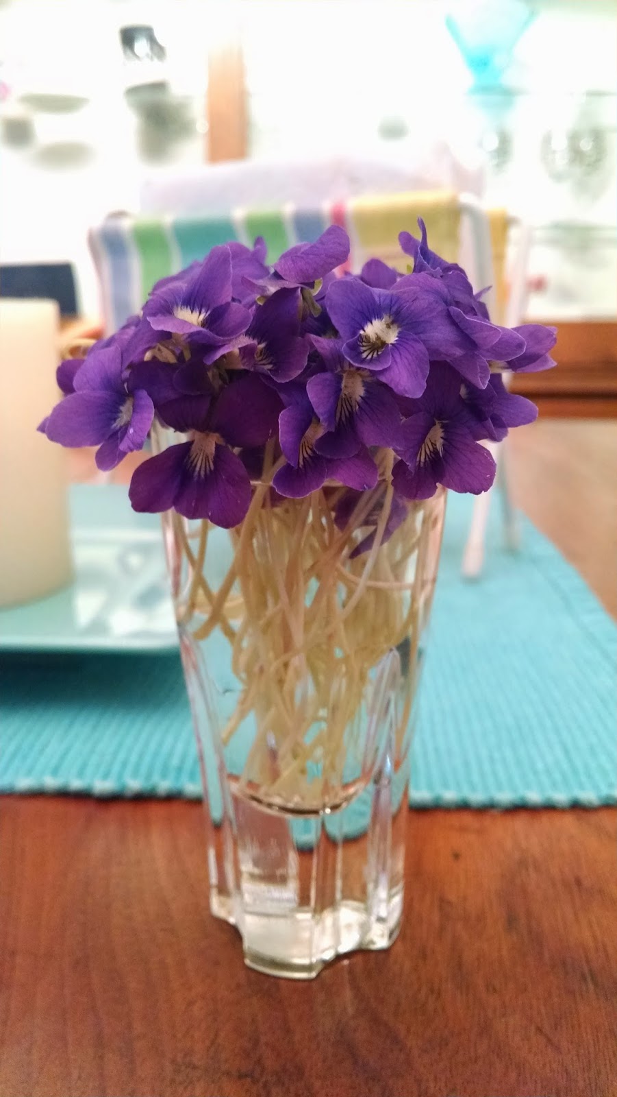 Courtney's Ideas ♫ Shot Glass Vase Life Hack