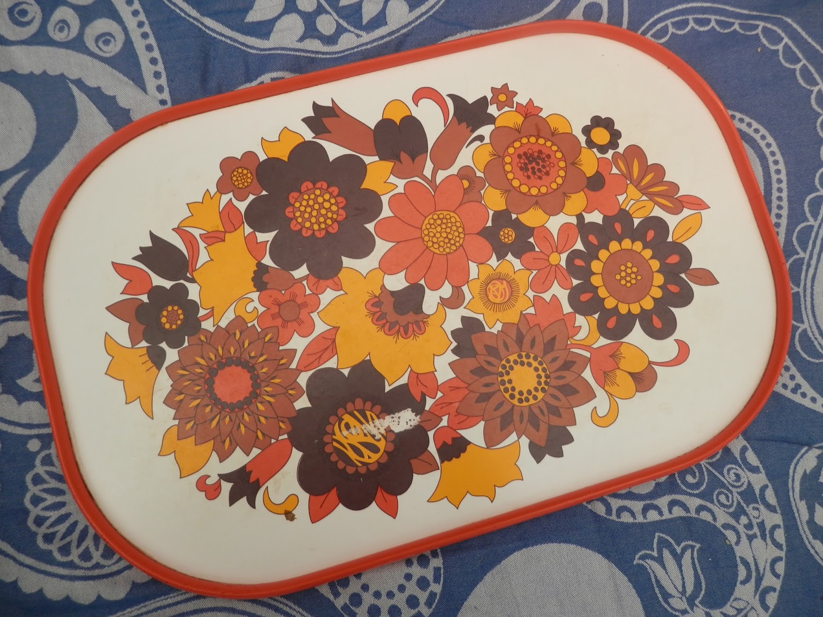 Second Hand Susie Charity Shopping, Retro Marks and Spencers Tray.