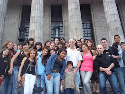 Coro y Banda Esc de Comercio 12 en Facultad de Derecho