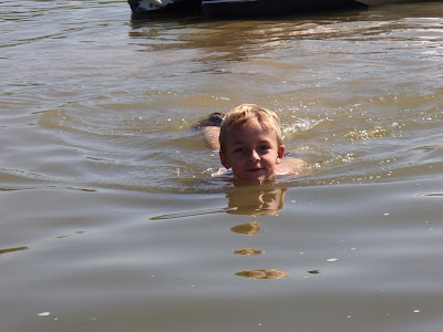 Jezioro Orawskie, zabawa nad wodą, pływanie kajakiem po jeziorze
