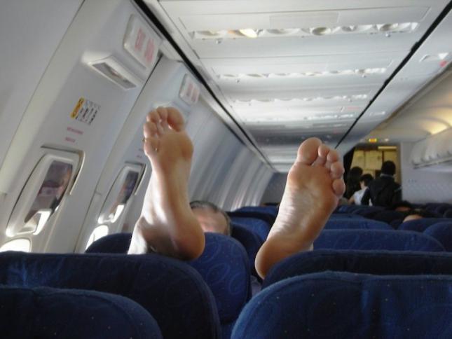 6-consejos-para-realizar-un-largo-viaje-en-avion-sin-sufrir1.jpg