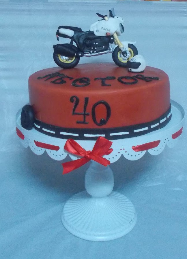 Tarta fondant moto para un 40 cumpleaños