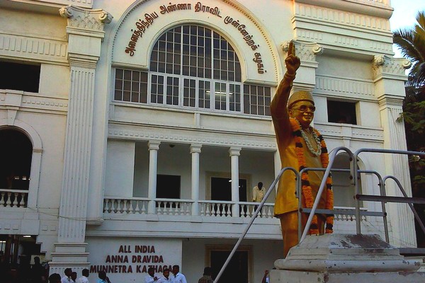 'கவுன்சிலர் சீட் ரூ.40 லட்சம்':கல்லா கட்டிய அதிமுக மாவட்ட செயலாளர்கள்! 'கவுன்சிலர் சீட் ரூ.40 லட்சம்':கல்லா கட்டிய அதிமுக மாவட்ட செயலாளர்கள்!