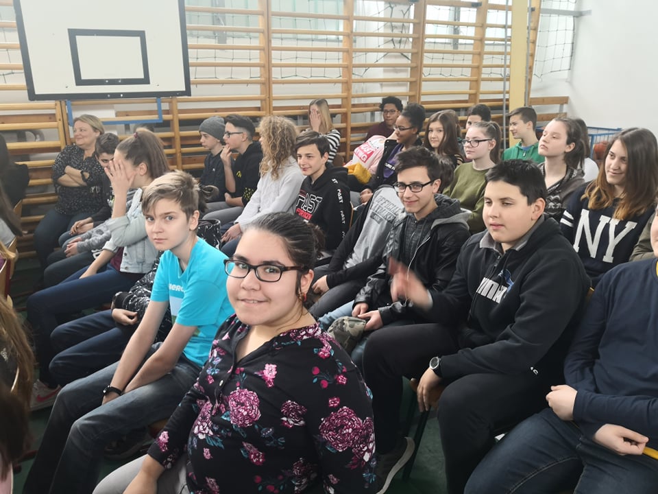 Ez Mar Igenyes A Swing A La Django Zenekar Egy Hajduszoboszloi Iskolaba Koncertezett