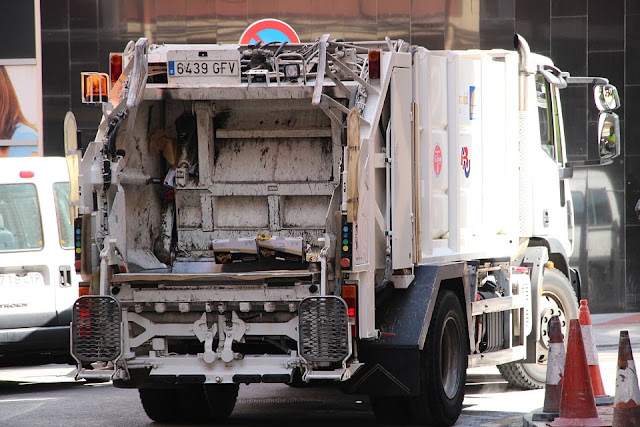 Camión del servicio municipal de basuras