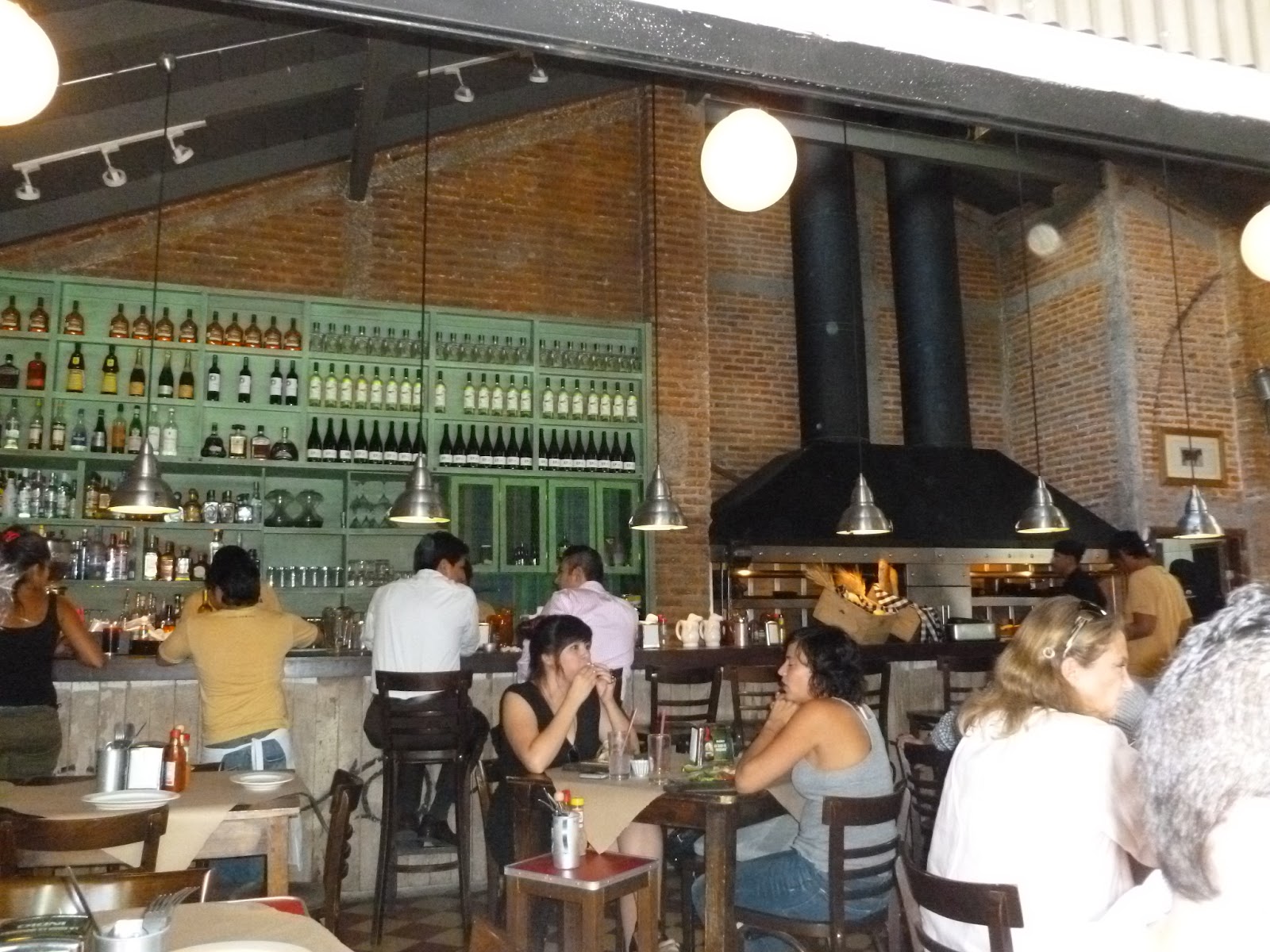 Y A COMER A DONDE? La Docena Oyster Bar & Grill