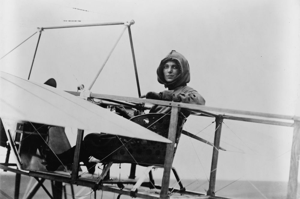 AbakusPlace Photos of Harriet Quimby, the First Licensed U.S. Woman Pilot