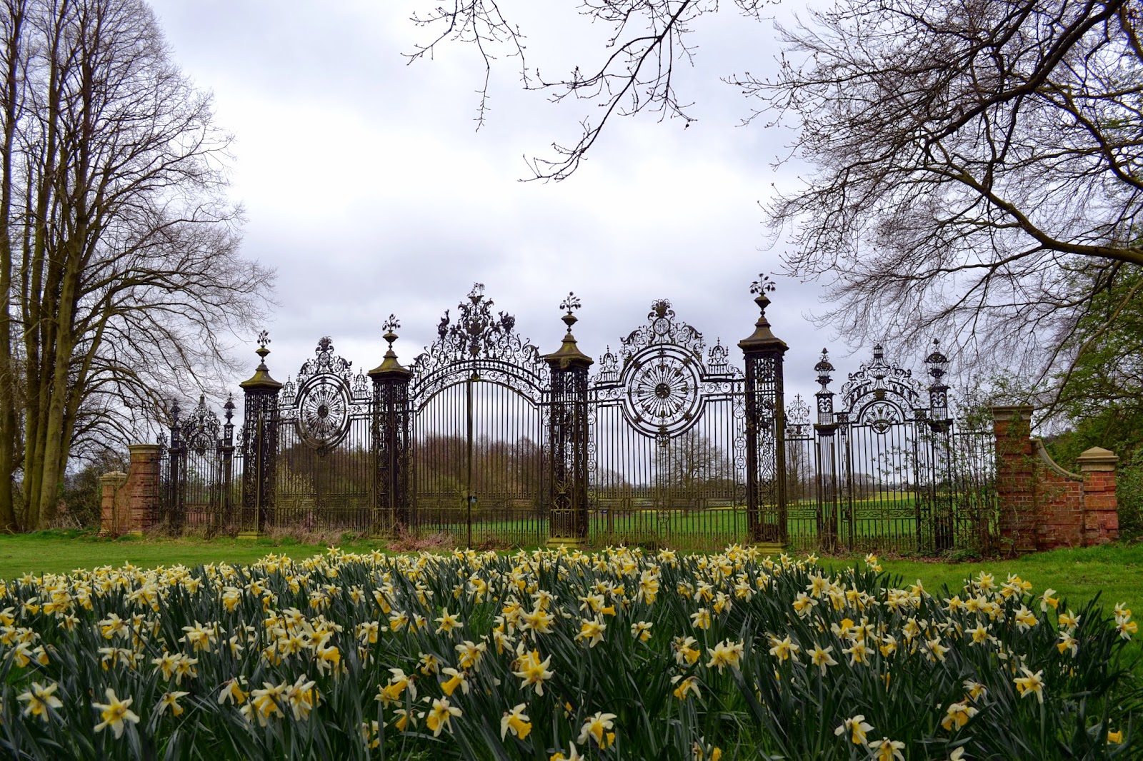 Today Around Coventry Screen, Gates and Gatepiers Monks Kirby