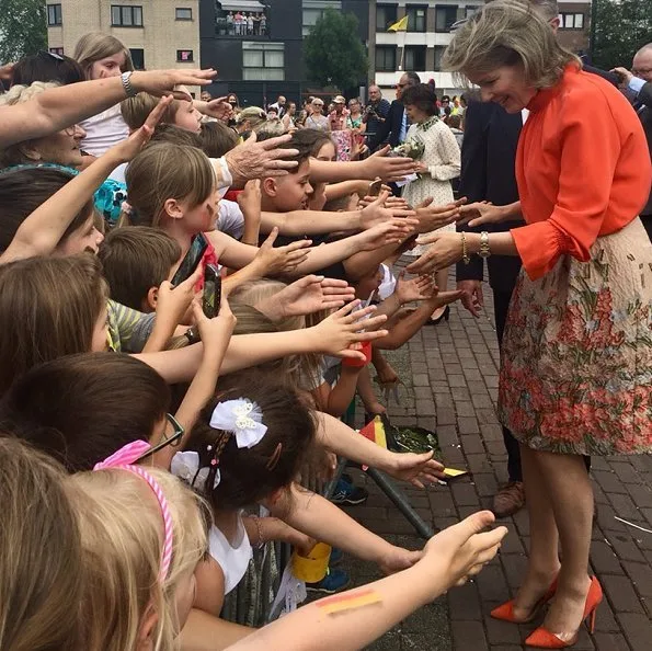 King Philippe of Belgium and Queen Mathilde of Belgium visited the Global Cycling Center ( Flanders’ Bike Valley). Queen wore Natan and Armani blouse