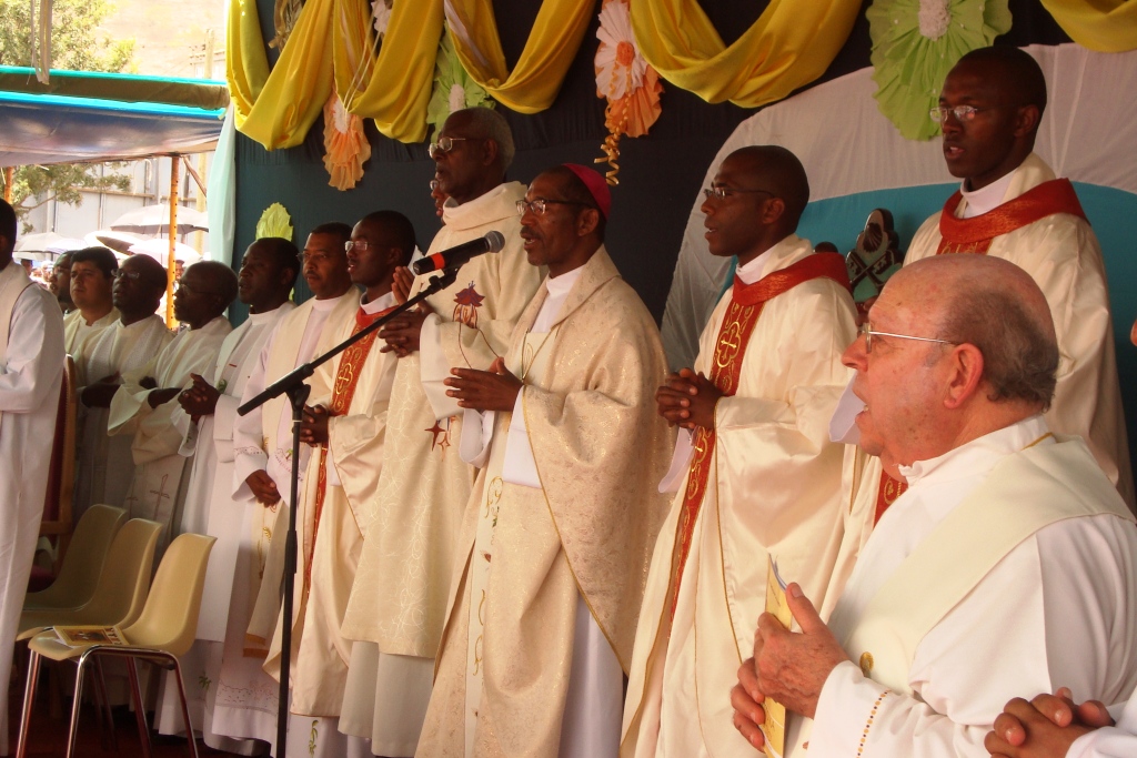 Espiritanos de Cabo Verde DIOCESE DE SANTIAGO ORDENA MAIS 4 NOVOS