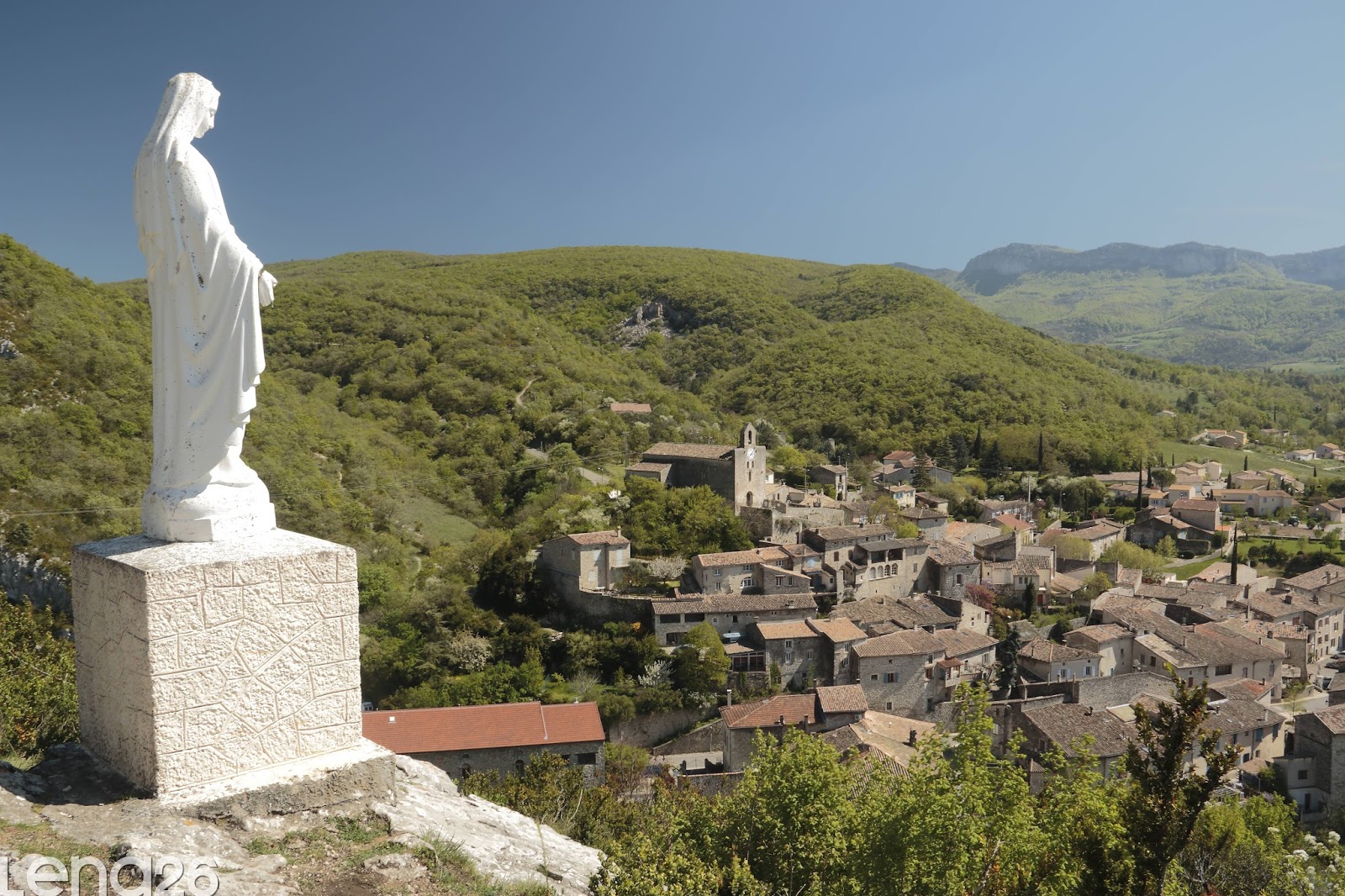 Balades en DrômeArdèche Pont de Barret la montagne Ste Euphémie (Drôme)
