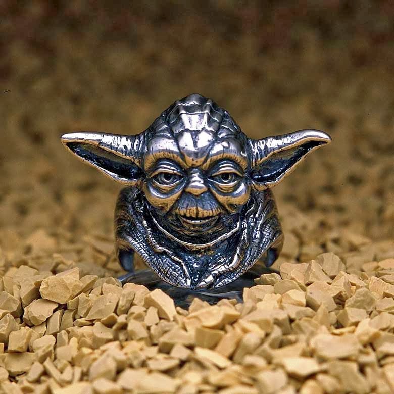 16-Yoda-jap-inc-Star-Wars-Rings-Sculptures-www-designstack-co