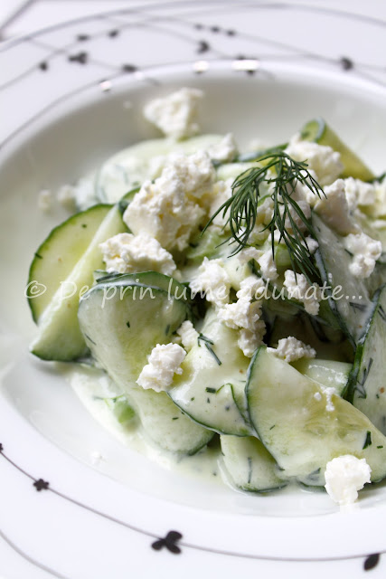 Salata de castraveti cu dressing de iaurt/ Cucumber salad with yogurt dressing