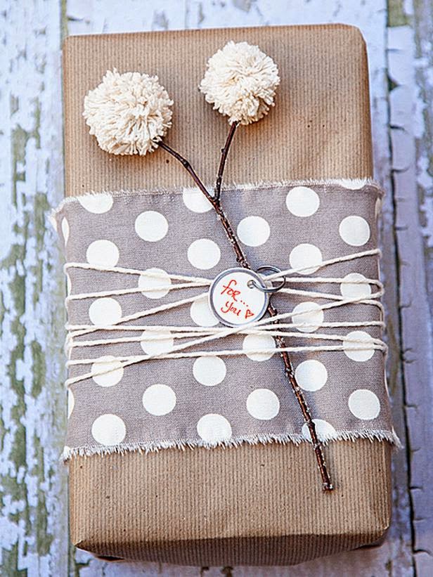 http://www.sophisticatedyellow.com/holiday-gift-wrapping-ideas/