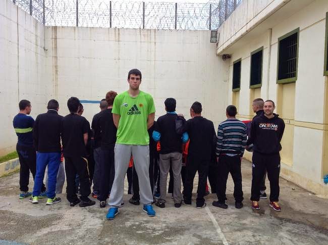Στις φυλακές ανηλίκων Κορίνθου με το "One Team" ο Διαμαντάκος