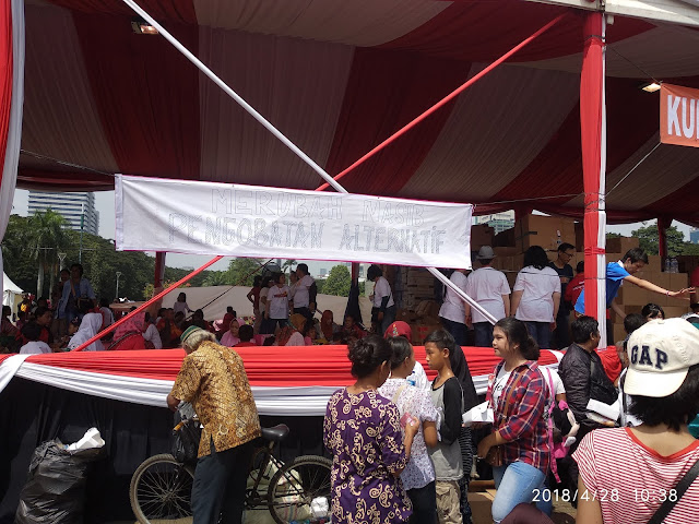 Pesta Rakyat Paskah di Monas yang Sarat dengan Masalah